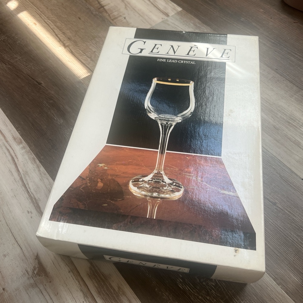 Fine Lead Crystal Wine Glass